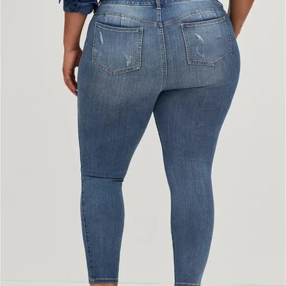 Torrid Women's Bombshell Skinny Blue Jeans- Size 24T - Picture 2 of 15